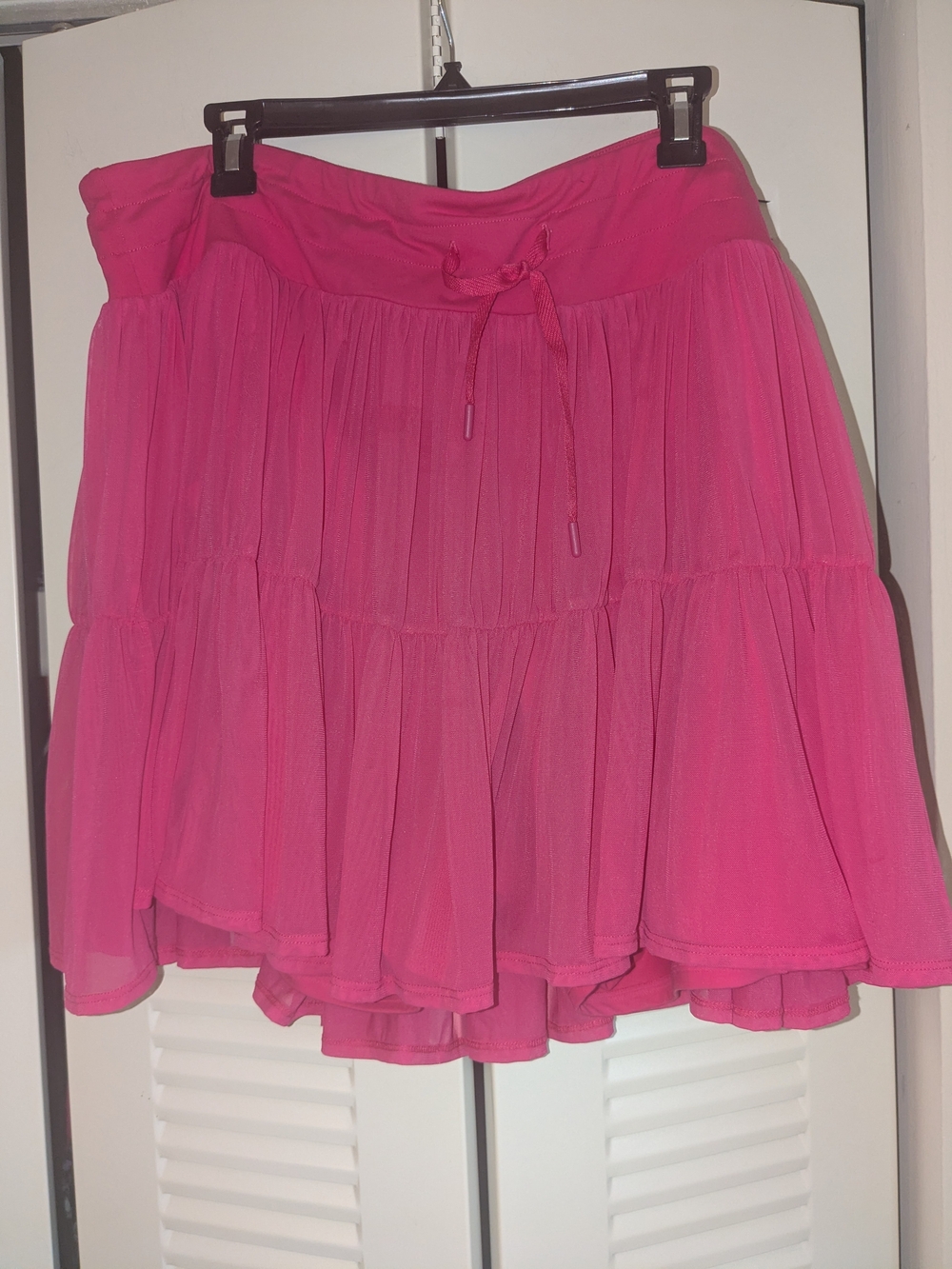 Women's Tiered Chiffon Mini Skort - Hot Pink